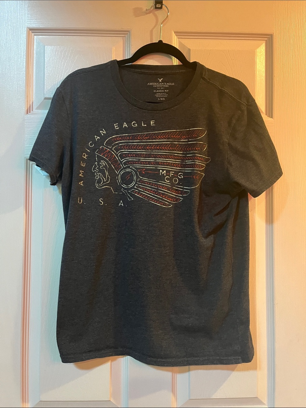 Men’s American Eagle Outfitters Charcoal Graphic Short-Sleeve Tee